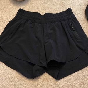 Lululemon tracker 4” shorts